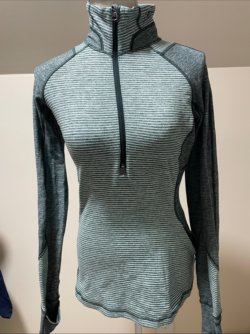 Lululemon 1/2 Zip Top for layering Size 6.